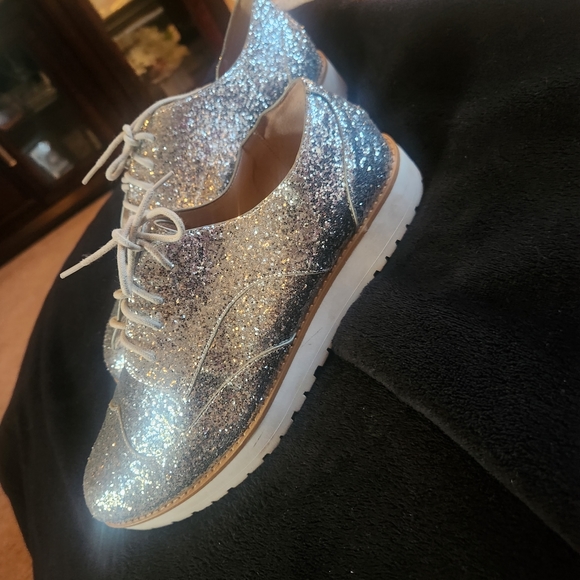 Sparkly spectator - Picture 4 of 5